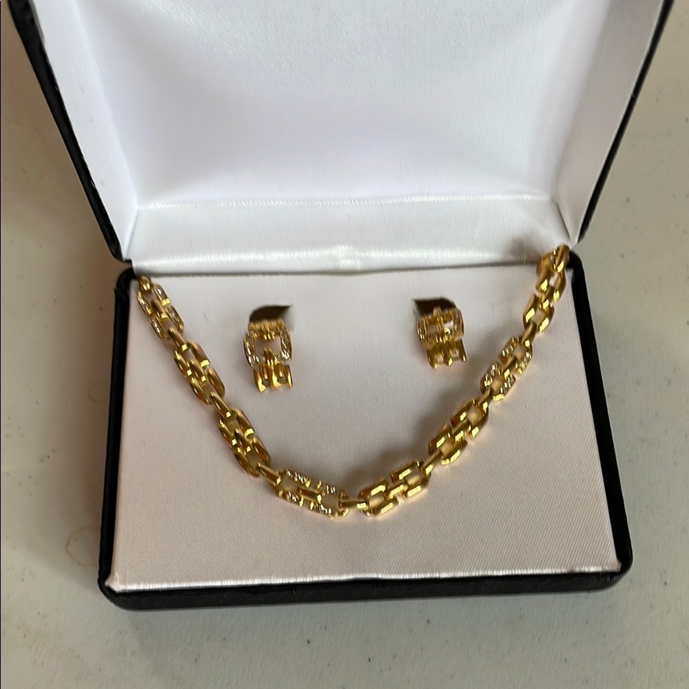 NEW Gold Jewelry necklace and earrings Set embellished with sparkling stones.